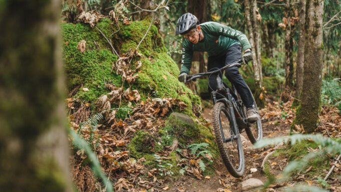 Pinkbike Digest: Neuer Herausgeber, nicht identifizierte Bremsen und Mathieu van der Poel -Absturz

