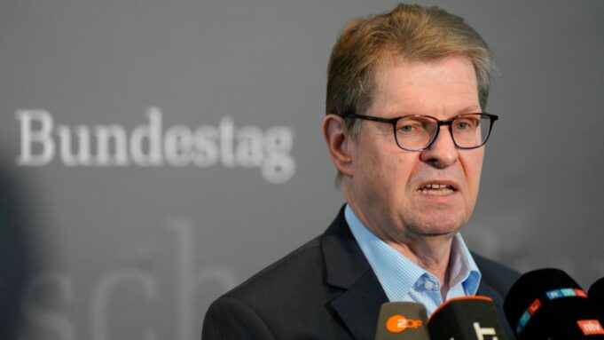 Ralf Stegner Fliegt aus dem Demmdienstausschuss des Bundestags

