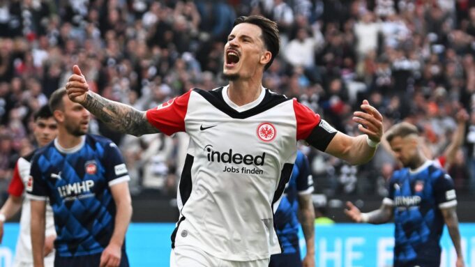 Robin Koch Bekennt Sich zu Eintracht Frankfurt | Hessenschau.de

