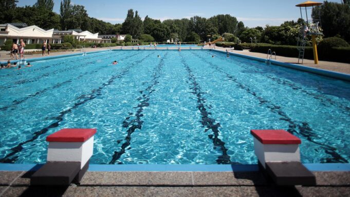 SanierungSstau von Hessen: Der Pleitgeer Schwimmt von Manchen Freiibäernmit | Hessenschau.de

