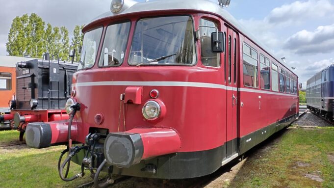 Schienenbus kehrtnach Lütjenburg Zurück - kahler Soll ersiser Nachs Malente Fahren

