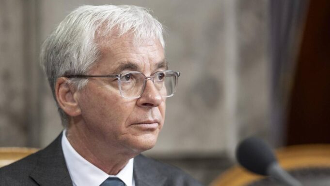 Sous la Coupole, Le Parlement Danger Les Salaires Minimum Genevois et al.

