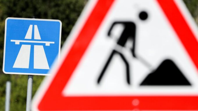 Sperrung Äiner Fahrspur Wegen Baustelle

