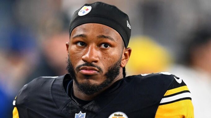 Steeler DB, West Virginia Alumni Beanie Bischof Bischof missachten das Pitt -Logo nach jüngster Praxis

