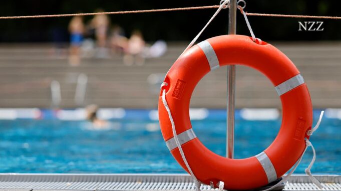 Syrersollenmädchenim Freibadbelästighaben

