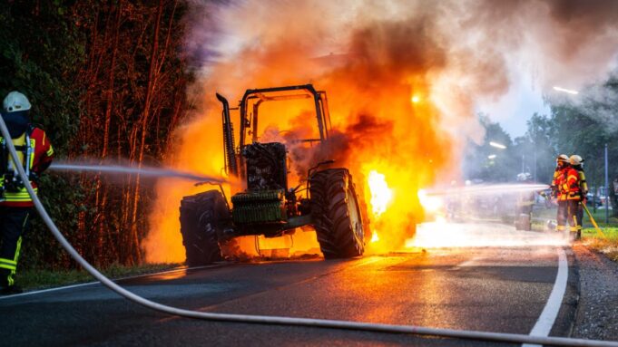 TRAKTOR in Lindewitt Geht in Flammen auf

