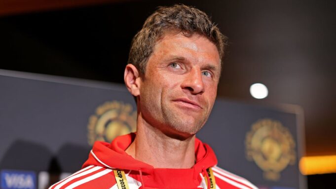 Thomas Müller: Derscheiche -Schreiber -Kicking

