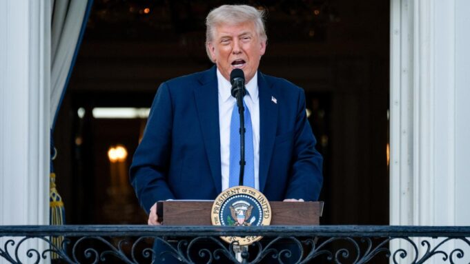 TrumpkündigteinReiseverbotefürmenschensauszwölflänn

