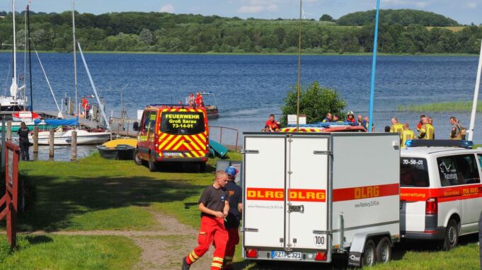 Vermisste Schwimmerin und Gekentertes Segelboot

