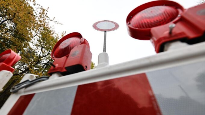 Vollsperrung Einerlandeststraßedauertlänger

