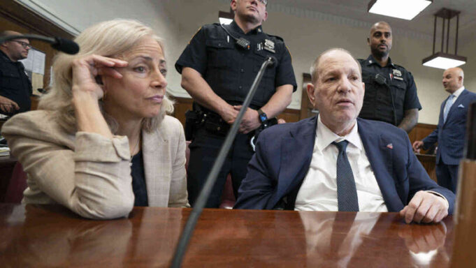 Weinstein bei Neuem Prozess Teils Weder Schuldig

