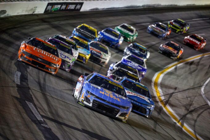 Wie Chase Elliott in den letzten zehn Runden Atlanta gewinnt


