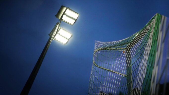 ZuschauerPrügelnSsich nachfußballsspielmit Baseball Schläger | Hessenschau.de

