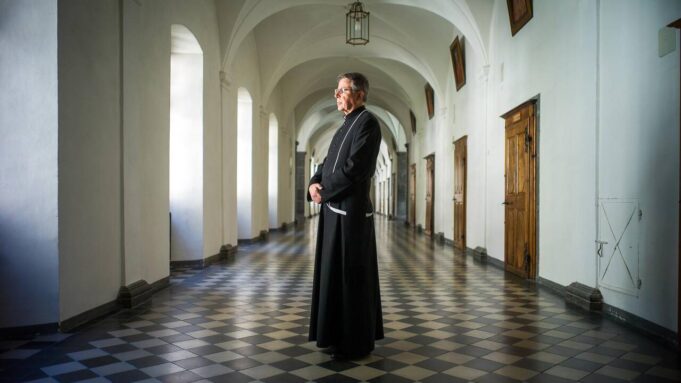 le retrait de Jean Scarcella de latête de l'abbaye de Saint-Maurice, Unedécision «Sage» et «Inéloctable»

