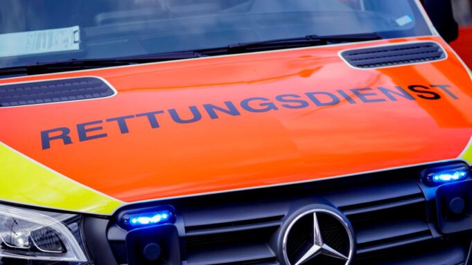 pkwügberschlägtSsich und Landet im

