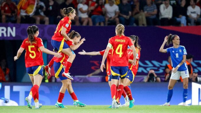 Ce Sera L'Espagne! LES -Meisterschaften du Monde Battent La Nati en Quarts de l'uero von Les Championships du Monde Battent L'Italie et Euroro

