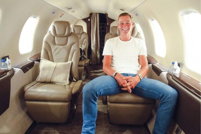 Defensive Van der Poel Nachdem die Fans Privatjet -Partnerschaft explodieren,

