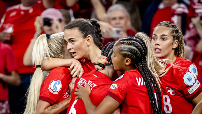 Die Schweiz Rettet sich in Extremis in sterben Vierertelfinals

