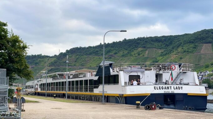 Einer Moselschleuse Hut Eneut Einen Untal

