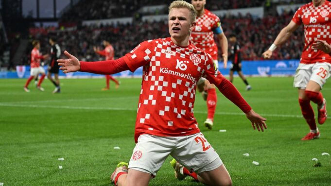 Eintracht Frankfurt News Challenge: Burkardt: „Bin Extremheißaufdie Champions League“ | Hessenschau.de

