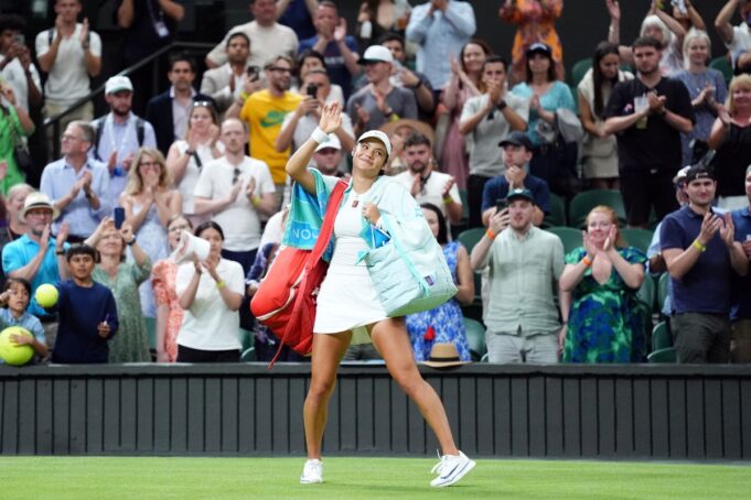 Emma Raducanu wird nach dem Ausführen von Aryna Sabalenka -Abschaltdown

