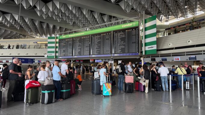 FerienbeGNN: Frankfurter Flughafen Erwartettlich200.000 Passagiere Am Tags | Hessenschau.de

