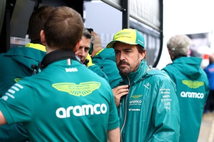 Fernando Alonso hat Aston Martins F1 -Strategie im UK -GP aner

