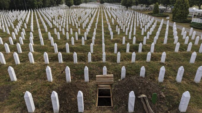 Il Ya Trende Ans, Srebrenica: Ungénocidequi Divise Toujours la Bosnie-Herzégovine

