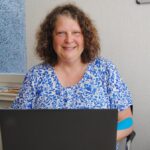 Iris buschprüftwebsitzen auf barrierefrei nach bfsg