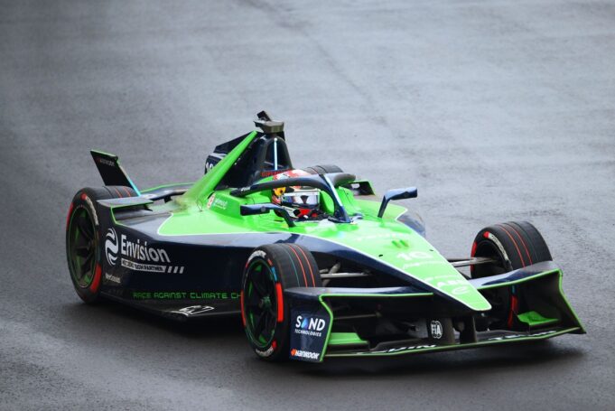 Jakarta E-Prix Podium fährt Sebastien Buemis Freiwurf danach fort

