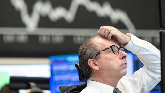 Marktbericht: Trump Droht, Dax Knickt Ein

