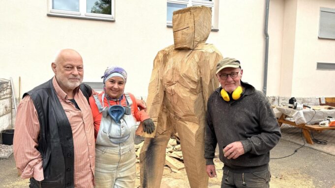 Murhausen: Sie Fertigen Einzigartiger aus Einem Holzstamm

