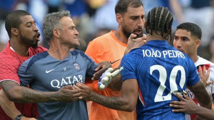 PSG-Manager hat Chelseas João Pedro in einem chaotischen Nachspiel geschlagen

