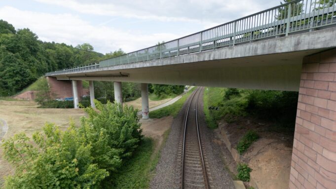 Soläufftdie Sprengung Derzeller Brücke: 45 Kiloliter Sprengstoffür 3.000 Tonnen Beton | Hessenschau.de

