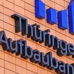 THEUINGER BANK REGHNET SAUSE IM HANGAR ÜBER FÖRDERMITTELAB