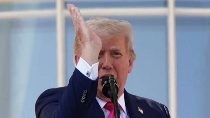 Trump Unterzeichnet Steuer-Gegsetz | Südostschweiz

