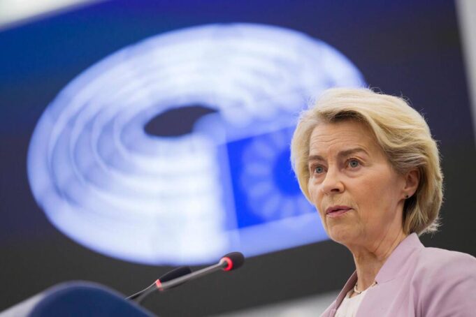 Visée Parune Motion de Censure, Ursula von der Leyen Sauve sa peau. Mais Pas Sohn Bild

