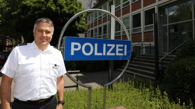 WEDEL HAT EINEN NEUEN POLIZE -CHEF - Hier

