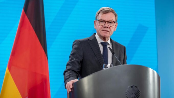 Wadephul wird in Ungarn Ereichen Besserehaftbedungenfürmajat sein.

