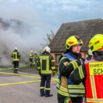 feuer ein der a7 bei schleswig: dannework brennts garagenkoplex